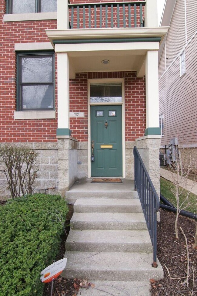 Foto del edificio - Beautiful Mass Ave Townhome!