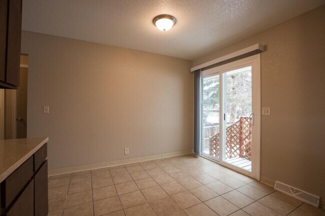 Foto del edificio - Students Welcome! Great Location!