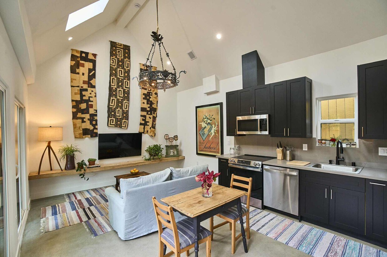 Foto principal - 2074 W 27th St