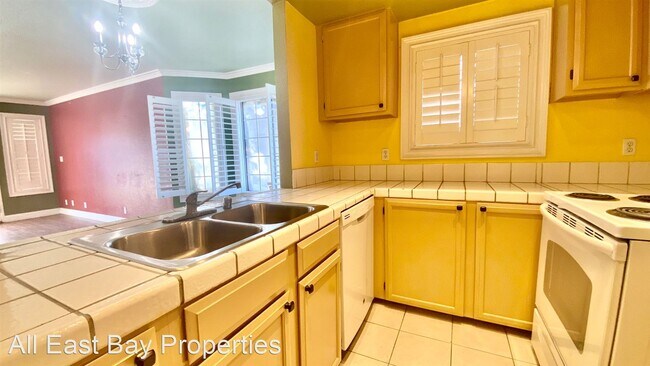 Building Photo - 2 br, 2 bath House - 1408 Market St. unit B.