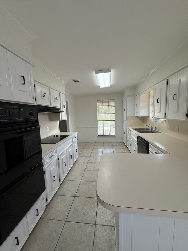 Foto del edificio - Must see this Beautiful Remolded 4 Bedroom 2.5 Bath Home in Walker