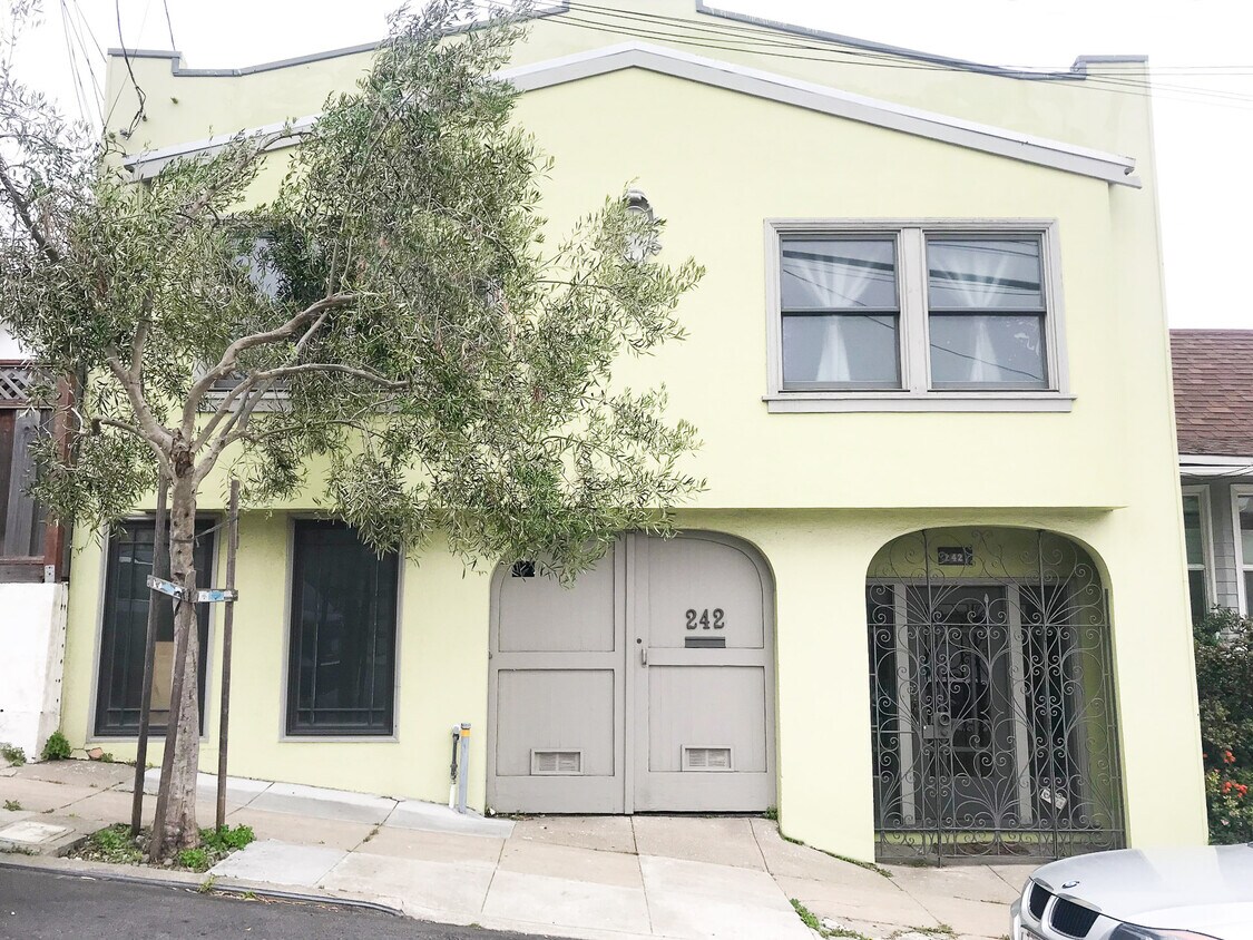 Frente de la casa - 242 Tingley St