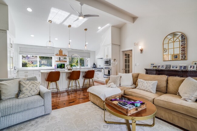 Foto del edificio - 828 Richard Ln