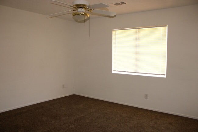 Building Photo - Charming 3-Bedroom Retreat with Spacious B...