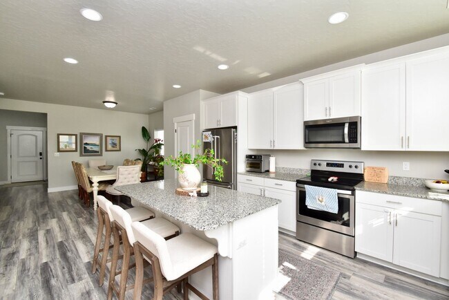 Foto del edificio - Spacious 5 Bed in Herriman Home in Prime Location!