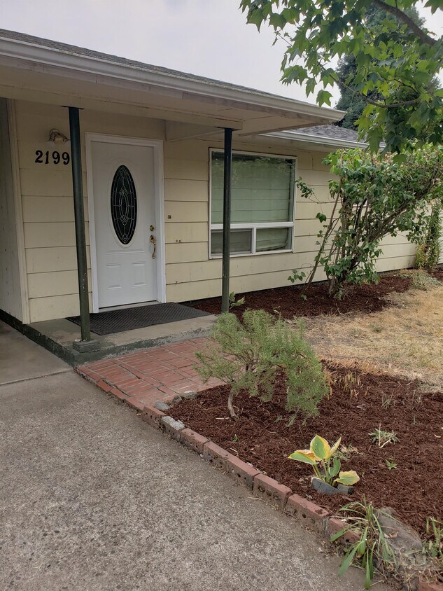 2199 Devos St Unit 1, Eugene, OR 97402 Apartment for Rent in Eugene