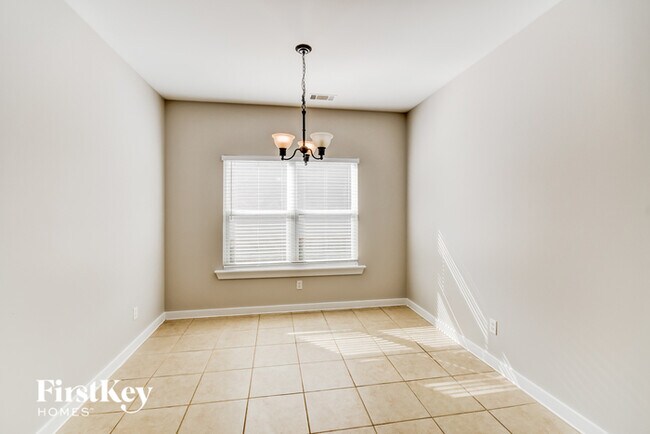 Foto del edificio - 285 Hathaway Ln