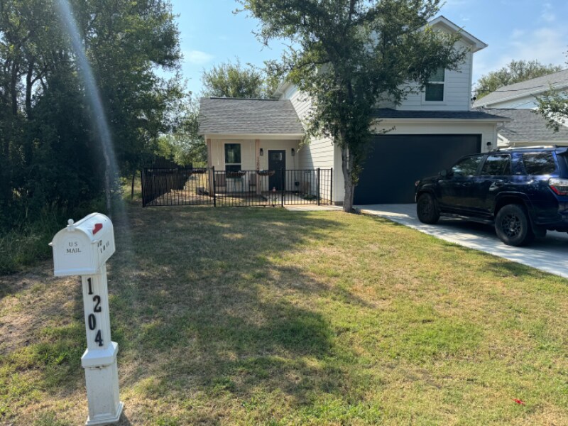 Foto principal - 1204 Mystic Dr
