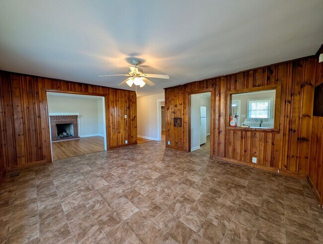 Foto del edificio - For Rent: Charming Country Home in Middlesex – $1,550/month