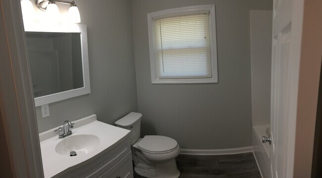 Foto del edificio - 605 N. Adair Street Apt #3
