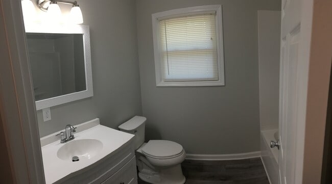 Building Photo - 605 N. Adair Street Apt #3