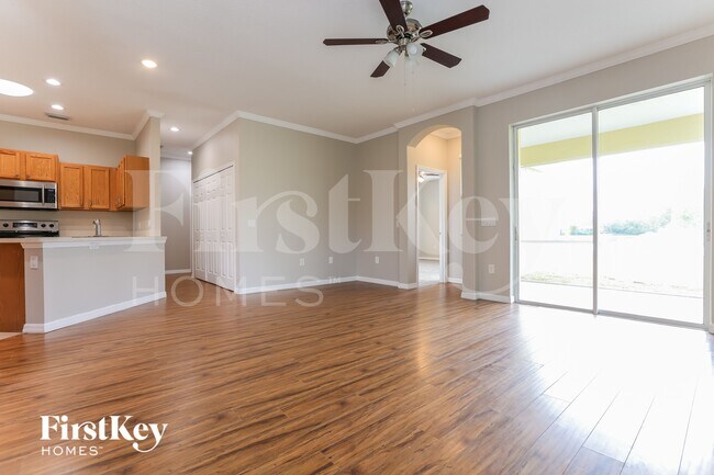 Foto del edificio - 5624 Lexington Dr