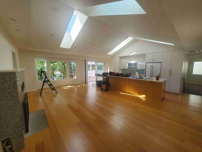 Foto del edificio - Prime Wallingford location 4 bed, 3 bath w...