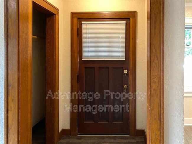 Foto del edificio - 1762 NW Harrison Blvd