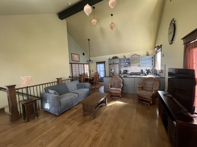 Building Photo - 730 6th St