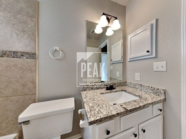 Foto del edificio - Beautiful 3Bed/2Bath Home ready for a JULY...