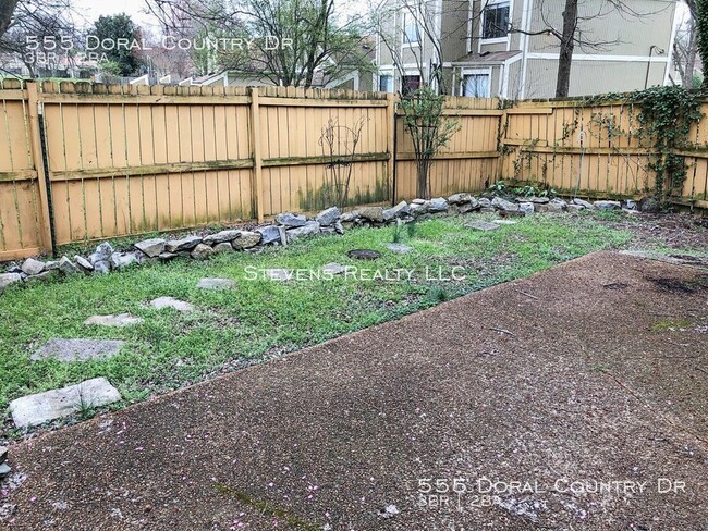 Building Photo - 555 Doral Country Dr