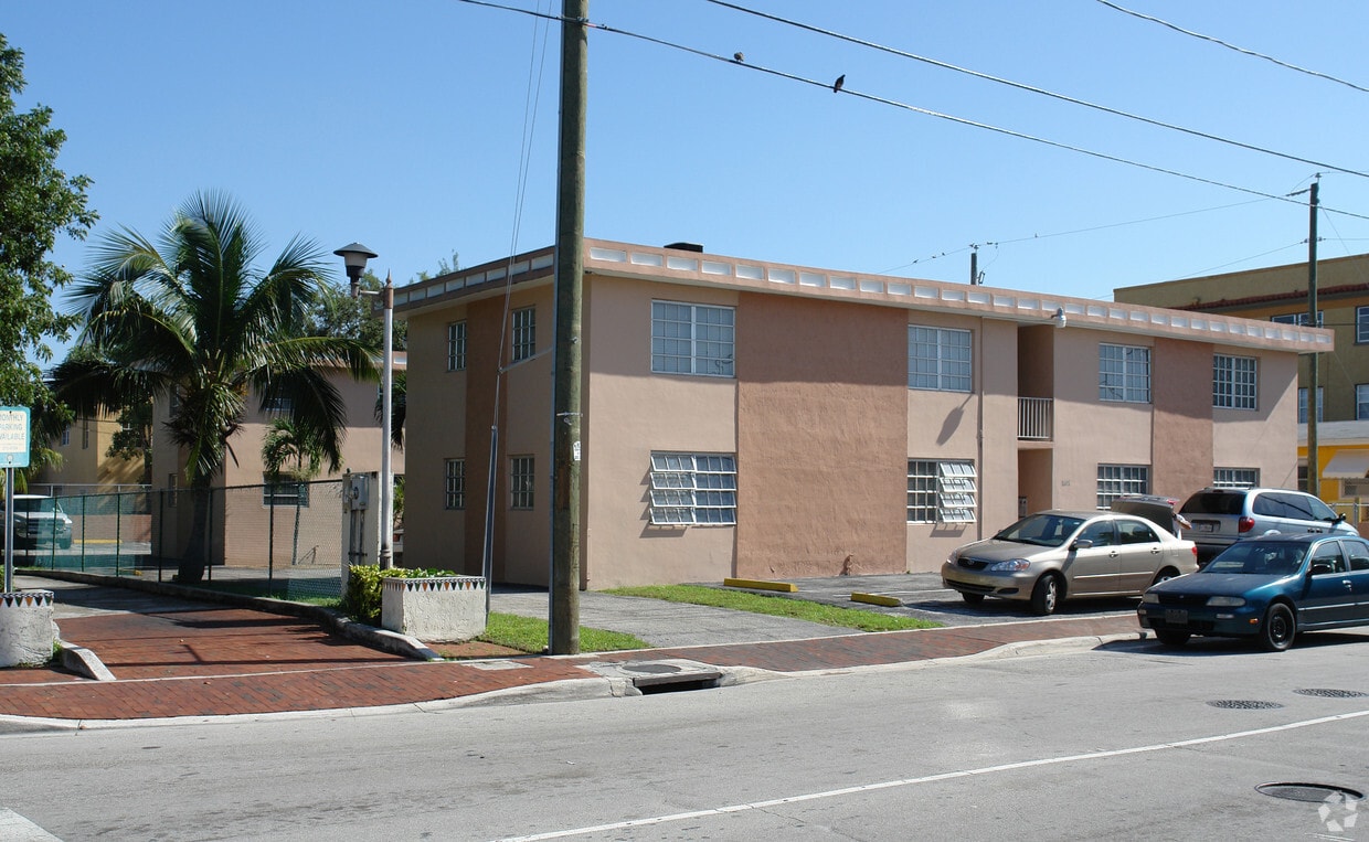 Building Photo - 1645 SW 6th St