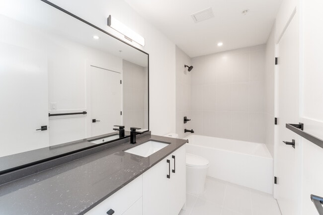 Photo du bâtiment - 809 Arncote Ave