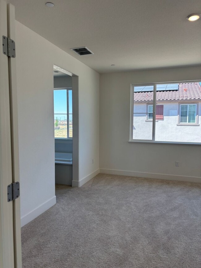 Building Photo - Beautiful 2025 Built 4/2 - New Subdivision!