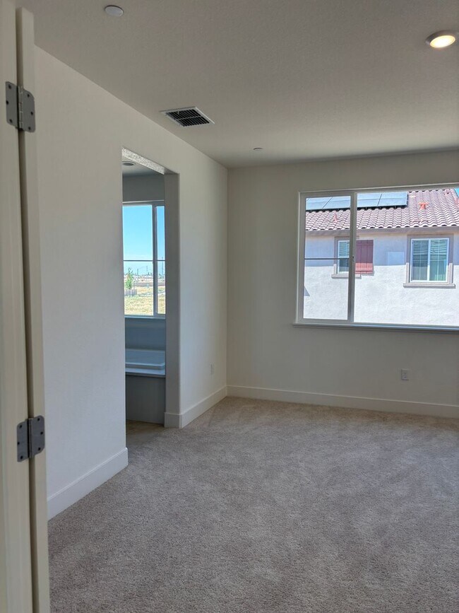 Foto del edificio - Beautiful 2025 Built 4/2 - New Subdivision!
