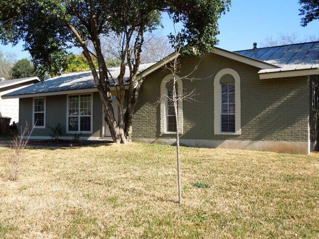 Building Photo - 500 Seminole Dr