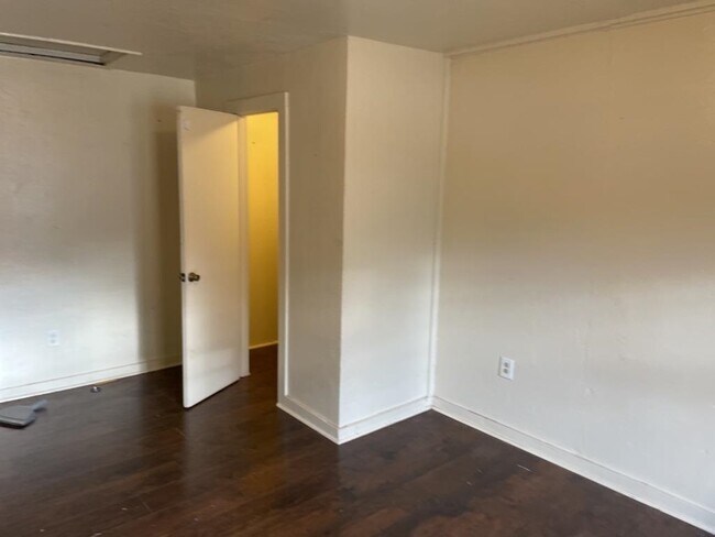 Building Photo - 1401 SW 17th St