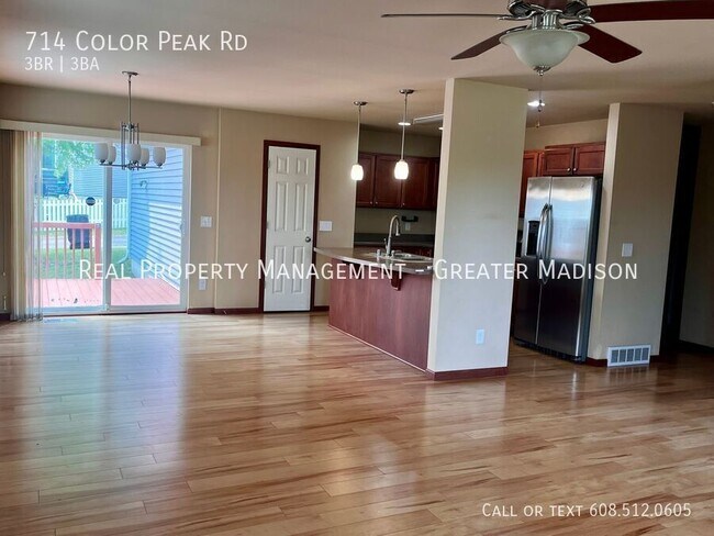 Foto del edificio - 714 Color Peak Rd
