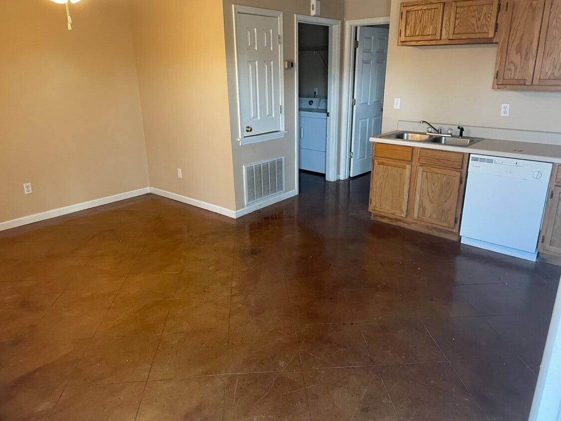 Foto principal - 765 Old Mayhew Rd