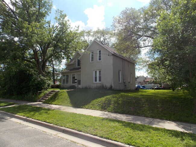 Building Photo - 207 9th Ave N