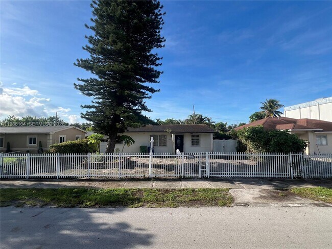 Foto del edificio - 2540 NW 141st St