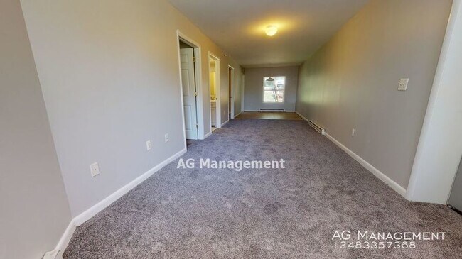 Building Photo - 17 Clairmont Pl