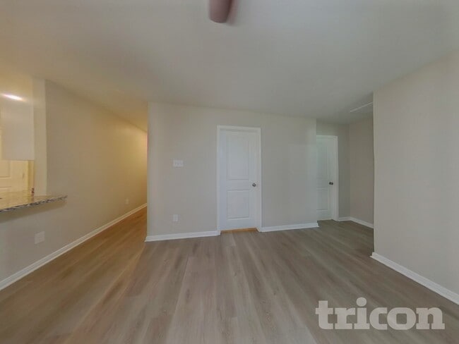 Building Photo - 10122 Cerritos dr