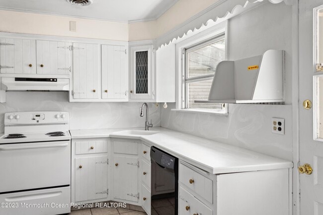 Building Photo - 988 Woodgate Ave