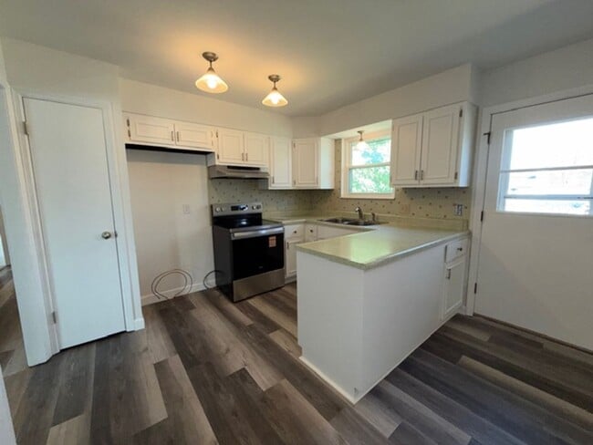 Building Photo - Spacious 5BR / 2BA in Manchester For Rent