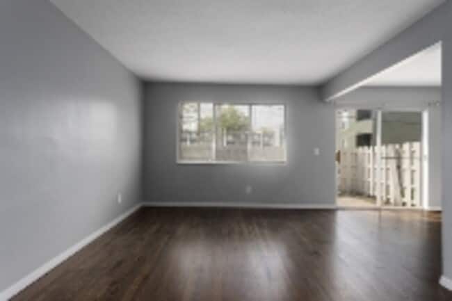Building Photo - 423 W 87 Pl