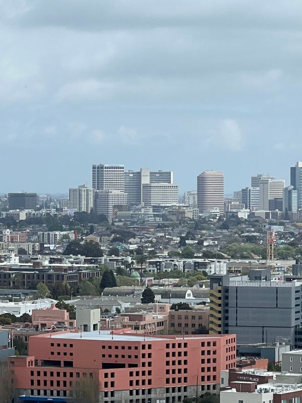 Foto del edificio - 6363 Christie Ave
