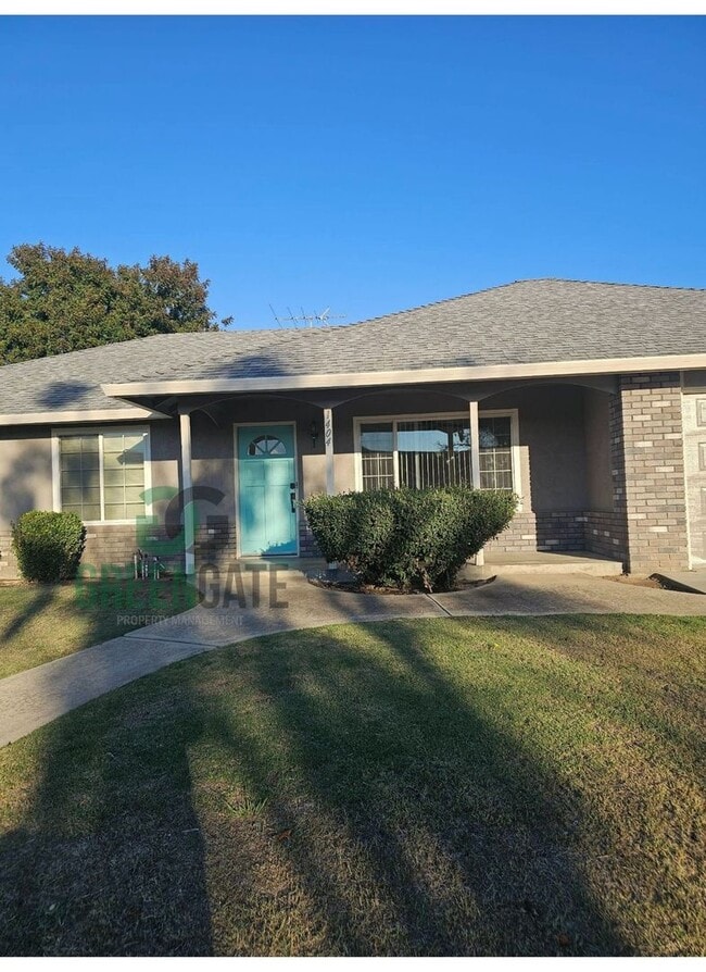 Building Photo - Beautiful 3 BEDROOM 2 BATH HOME IN MODESTO...