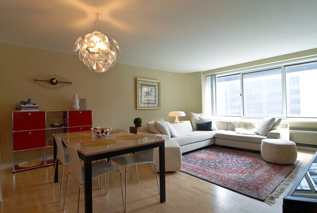 Building Photo - 211 E Ohio St