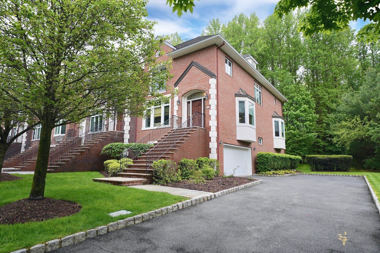 Primary Photo - 1 Candlewood Dr