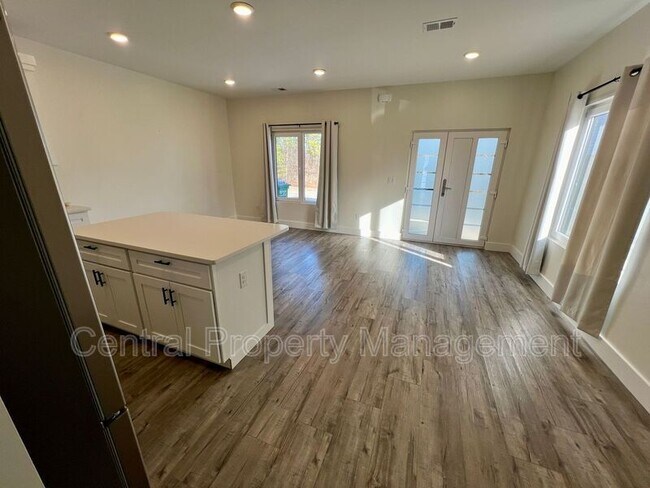 Foto del edificio - 32 Beverly Hills Dr