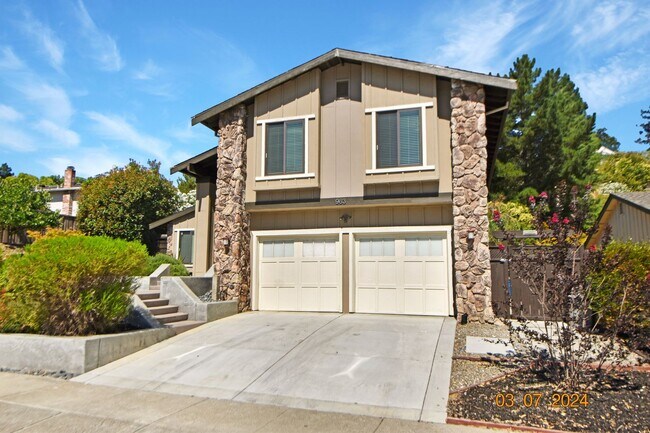 Building Photo - Spacious 4bedroom Home in Martinez!
