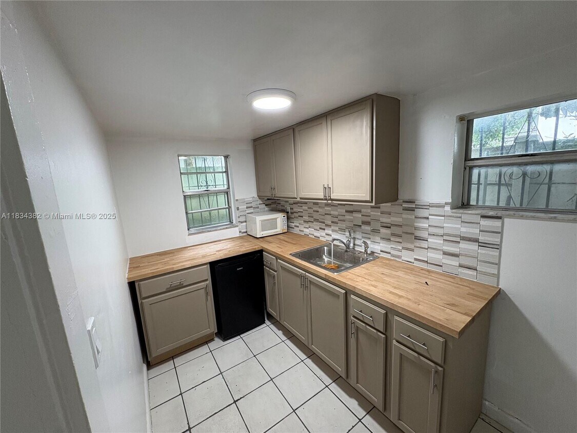 Foto principal - 812 SW 19th Ave