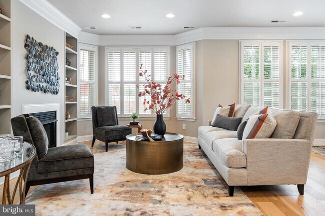 Foto del edificio - 828 Slaters Ln