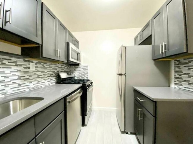 Foto del edificio - 3 bedroom in Bronx NY 10463