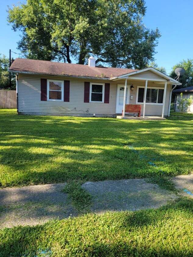 Primary Photo - Updated Three Bedroom Single Family Home n...