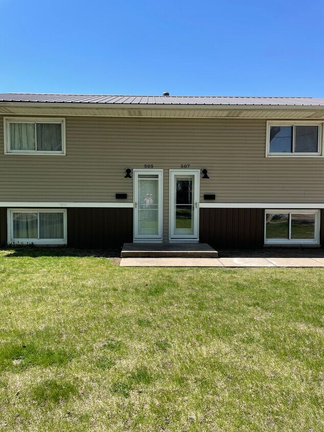 Primary Photo - 2 Bedroom, 1 Bathroom Duplex in Camanche, IA