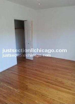 Building Photo - 5032 W North Ave