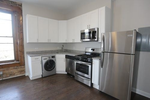 Building Photo - 1447 W 17th St