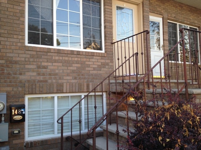 Building Photo - 148F Main St